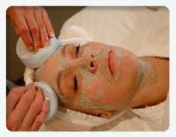 woman receiving gemclay masque exfoliation